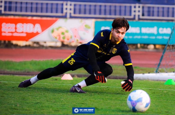 Gương mặt sáng giá nhất của SLNA hiện nay là thủ môn Cao Văn Bình - Ảnh: FBNV