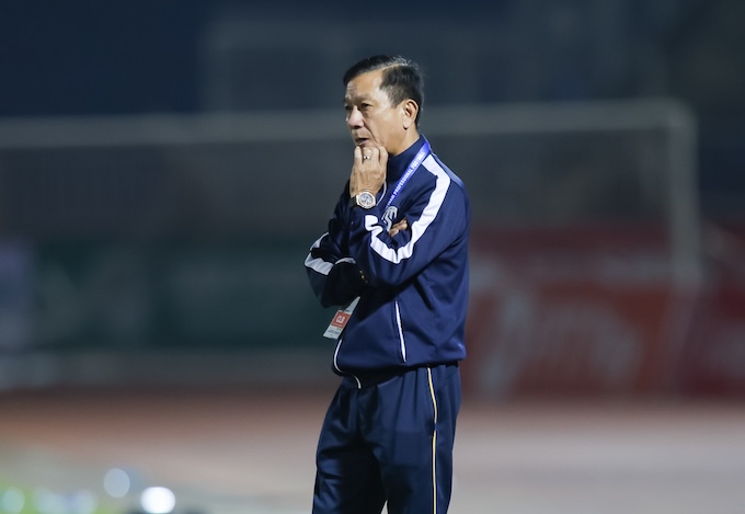 Nỗi ưu tư của HLV Văn Sỹ Sơn dù thành tích của SLNA đang ổn - Ảnh: FBNV