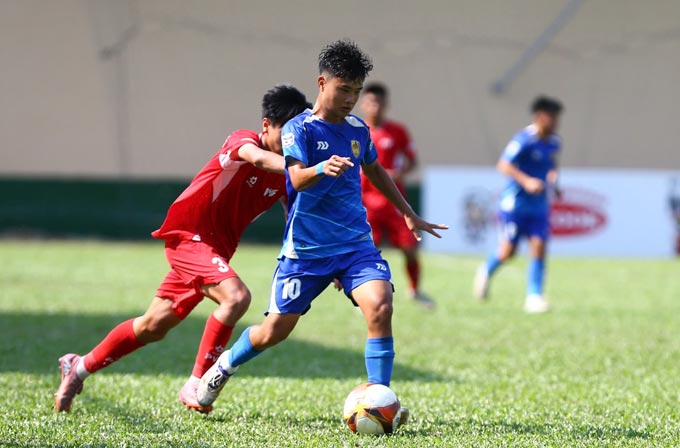 Quang Lê đang chơi ấn tượng trong màu áo U15 Quảng Nam - Ảnh: Nguyễn Khanh