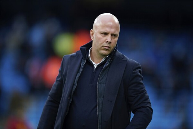 Tương lai của Arne Slot đang rất nguy cấp