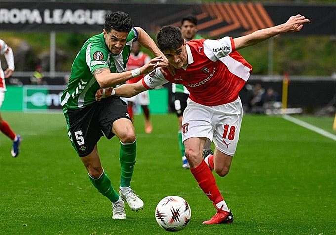 Betis chật vật cầm hòa Braga
