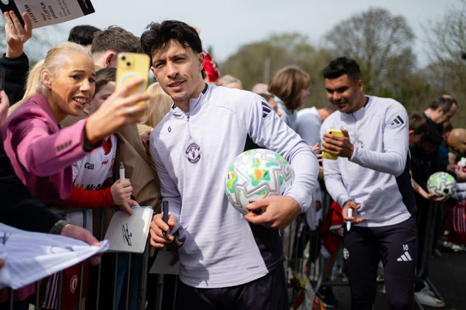 MU đang 'ném tiền qua cửa sổ'