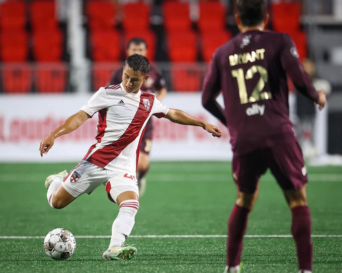 Dù chỉ cao 1m73 nhưng Turner khá đa năng - Ảnh: Instagram nhân vật