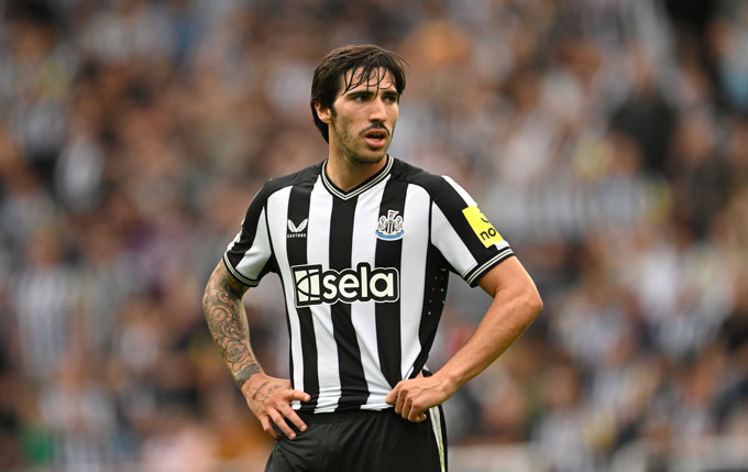 Tonali trong màu áo Newcatle