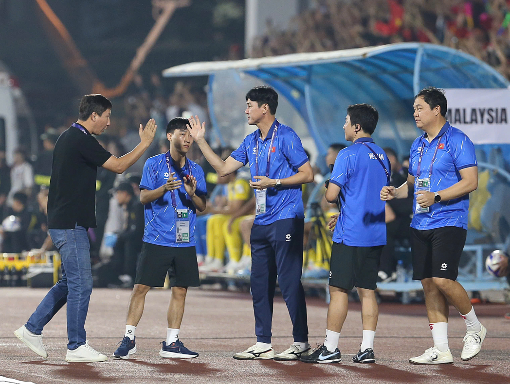 Tờ Super Ball (Indonesia) nhận định việc chia tay HLV Lee Jung Soo là tổn thất lớn của ĐT Việt Nam