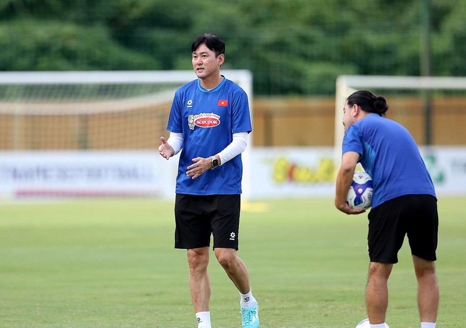 HLV Lee Jung Soo trân trọng quãng thời gian làm việc ở ĐT Việt Nam.