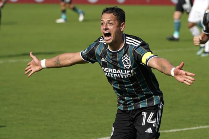 Hồi còn chơi bóng, Chicharito từng là niềm tự hào của bóng đá Mexico