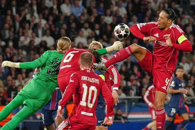 Van Dijk vẫn còn niềm tin Liverpool sẽ ngược dòng trước PSG