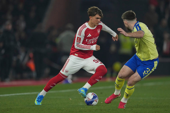 Dowman thể hiện sự tự tin hiếm thấy dù tuổi đời còn rất trẻ