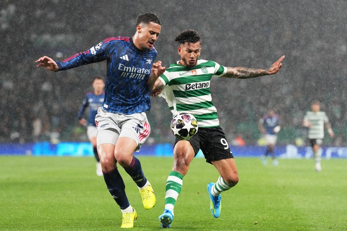 Trận đấu với Sporting Lisbon hồi giữa tuần sẽ ảnh hưởng nhất định đến thể lực của Saliba (trái) và các đồng đội