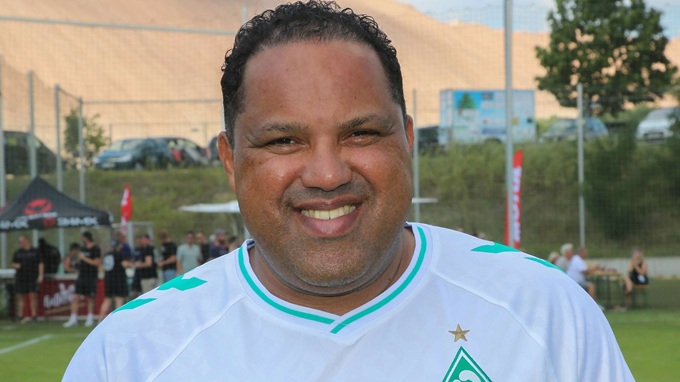 Dị nhân Ailton tự 'bán mình' và bán cả Giày Vàng