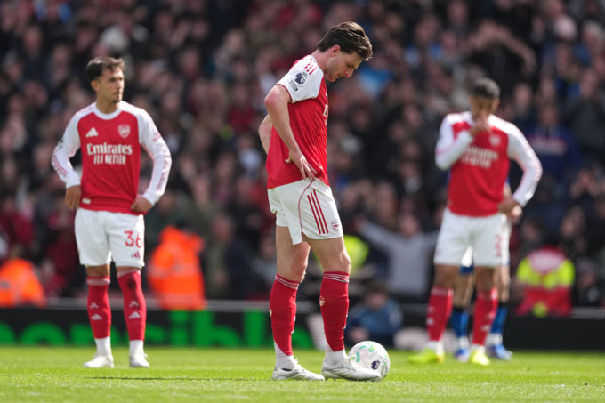 Arsenal thua sốc Bournemouth ngay trên sân nhà