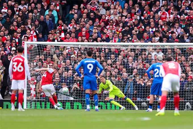 Gyokeres ghi bàn nhưng không giúp Arsenal có điểm