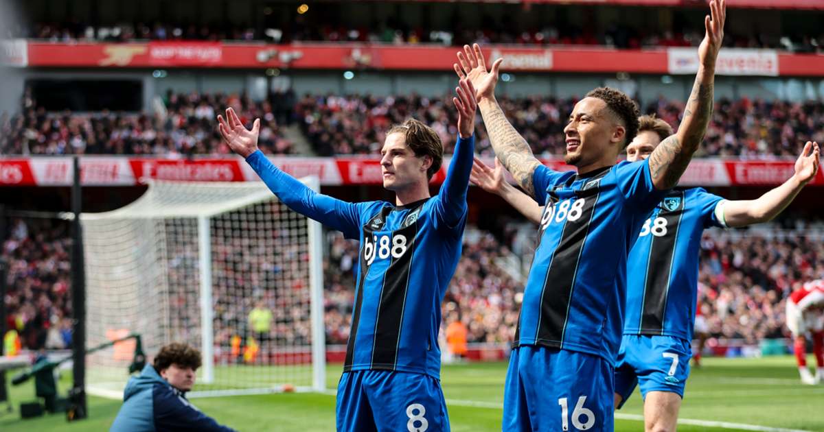 Junior Kroupi và Alex Scott đã thay thế nhiệm vụ ghi bàn của Semenyo để giúp Bournemouthbất bại 12 trận