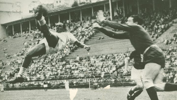 Leonidas thực hiện cú “ngả bàn đèn” nổi tiếng nhất vào lưới ĐT Tiệp Khắc tại World Cup 1938