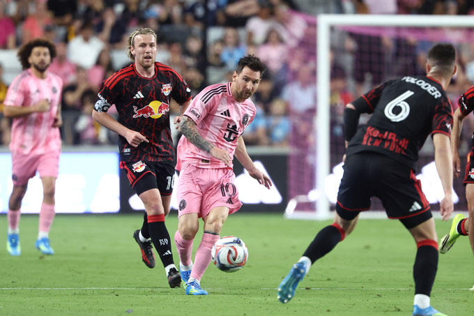 Messi bất lực trước hàng thủ kín kẽ của New York Red Bulls