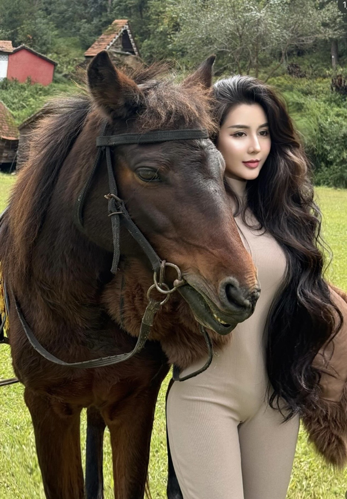 Ảnh - Facebook nhân vật