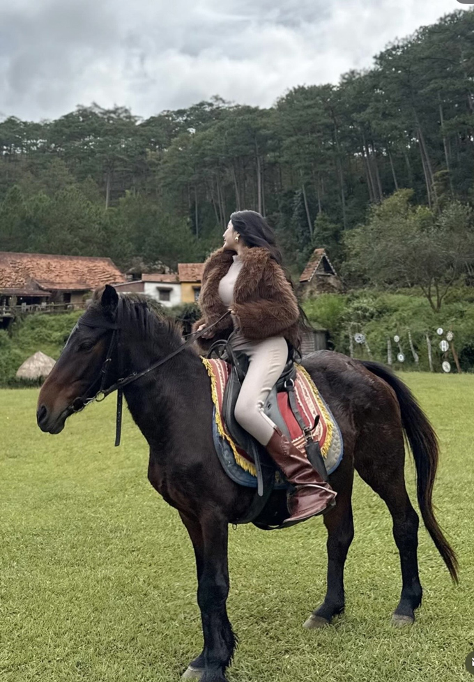 Ảnh - Facebook nhân vật