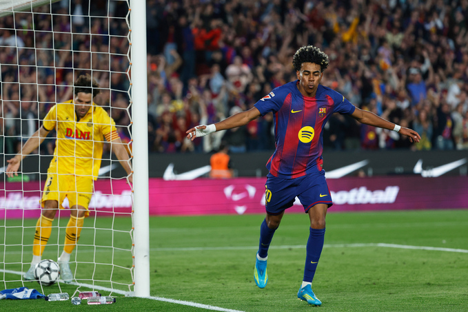 Yamal ăn mừng sau khi lập công cho Barca