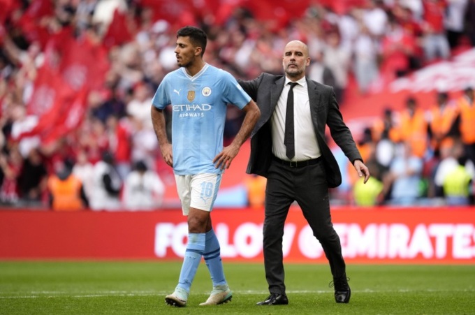 Tiền vệ Rodri cũng từng tuyên bố muốn sang Real Madrid, nhưng Man City xử lý cách khác