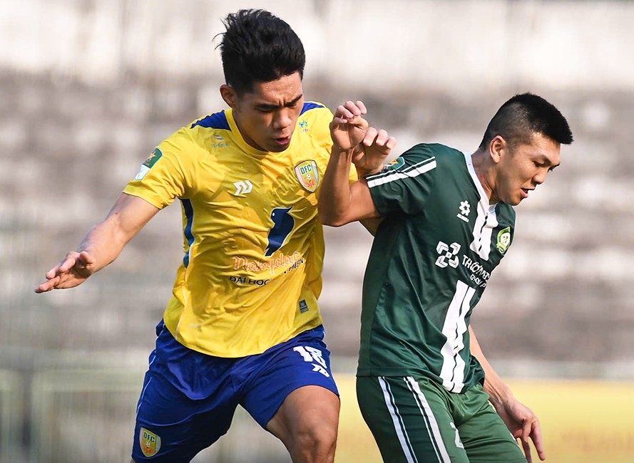 Đồng Nai (áo xanh) bất lực trước một Đồng Tháp bị đánh giá thấp hơn