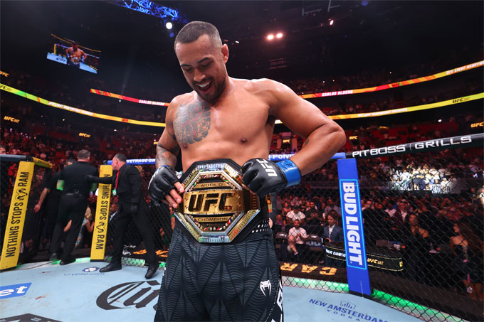Ulberg lên ngôi vô địch UFC hạng dưới nặng ở tuổi 35. Ảnh: Nzherald