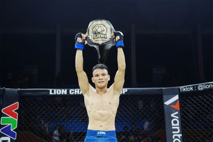 Lê Văn Tuần giành đai vô địch hạng 56kg LION Championship mùa trước