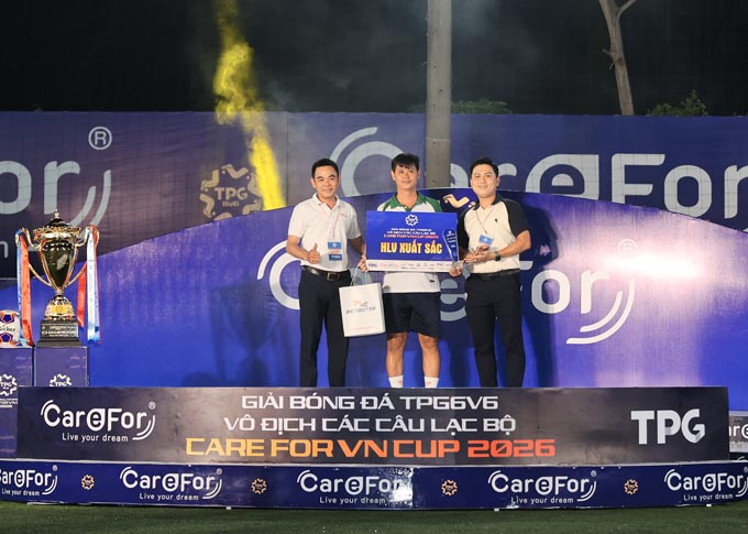 HLV Xuất sắc nhất giải đấu thuộc về Hồng Tài của Hoàng Nông FC