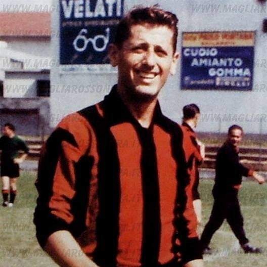 Đến năm 1955, Schiaffino gia nhập AC Milan và chuyển sang khoác áo ĐT Ý