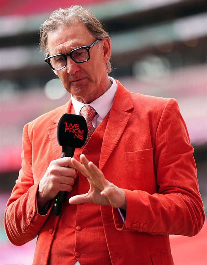 Adams đã không còn... tè dầm