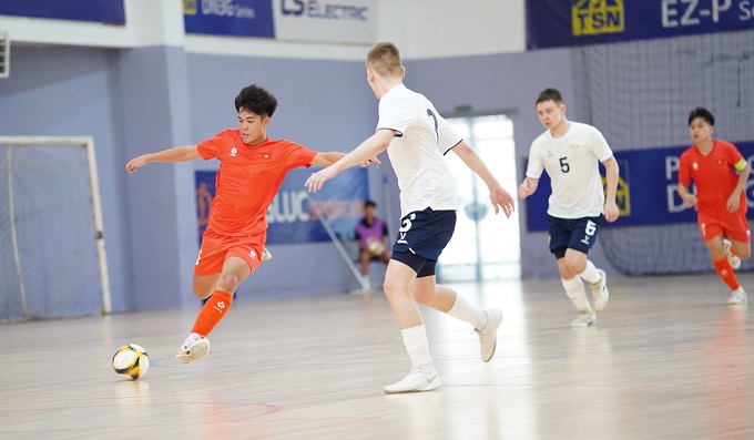 U19 futsal Việt Nam đã có 2 trận giao hữu trước U19 futsal Nga. Ảnh: Nguyễn Quang 