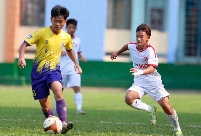 Cả hai đã chơi ngang ngửa trong suốt hiệp 1 - Ảnh: Anh Khoa