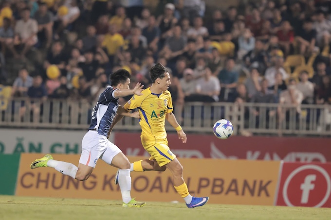 SLNA đang tiến gần đến chiếc vé trụ hạng. Ảnh: CTV 