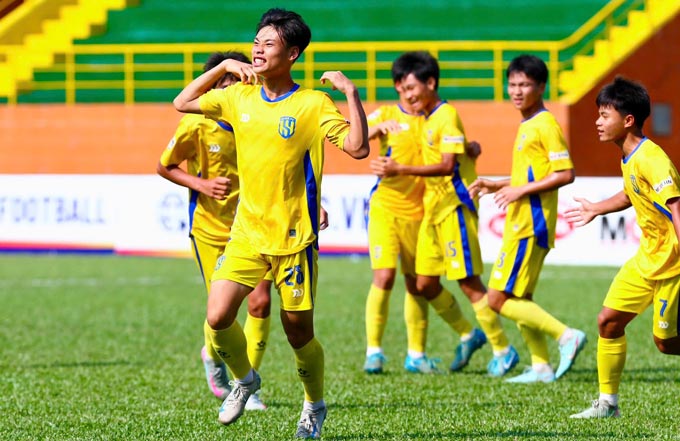 Dù U15 SLNA chỉ nhận HCĐ nhưng Trương Văn Tài đã có một giải đấu ấn tượng. Ảnh- Nguyễn Khanh