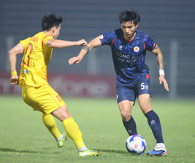 Đoàn Văn Hậu liên tục thi đấu cho CLB Công an Hà Nội sau khi bình phục chấn thương - Ảnh: Phan Tùng 