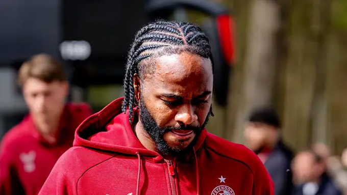 Sterling bị Feyenoord ruồng bỏ chỉ sau vài tháng