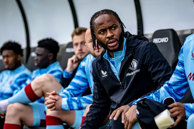Sterling đang phải ngồi dự bị tại Feyenoord