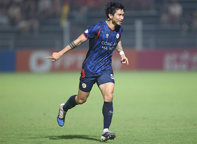 Văn Hậu không thi đấu là tổn thất lớn với CAHN - Ảnh: Minh Tuấn 