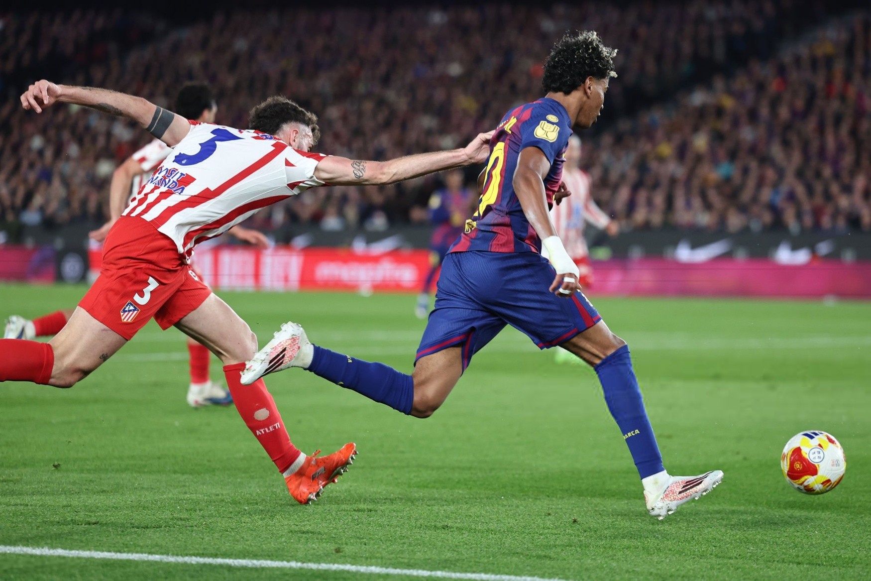 Yamal thách Simeonne cử người kèm mình theo kiểu 1 đấu 1