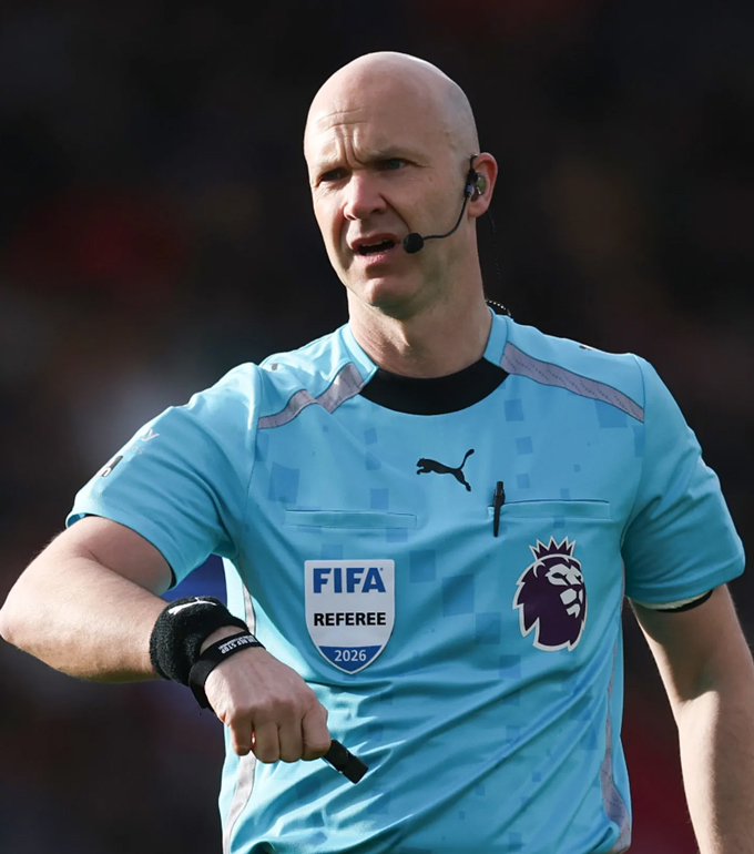 Việc Anthony Taylor được giao cầm còi tại Etihad đã châm ngòi cho làn sóng phản ứng dữ dội từ NHM Arsenal. Ảnh - Twitter Premier League