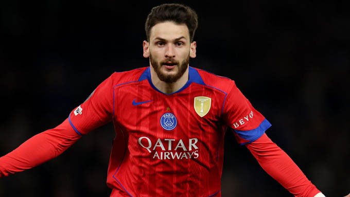 Kvaratskhelia sẽ phải cố gắng để không phải nhận thẻ phạt