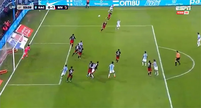 Nhưng VAR vào cuộc và Rojo bị truất quyền thi đấu