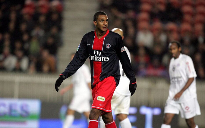 Ngog từng khoác áo PSG...