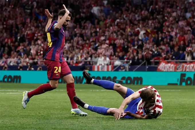 Eric Garcia nhận thẻ đỏ khiến những nỗ lực của Barca tan thành mây khói