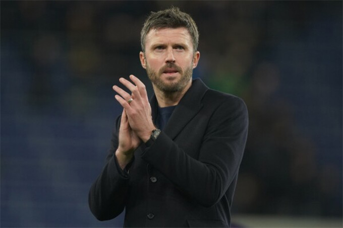 HLV Carrick không hài lòng về quyết định của trọng tài