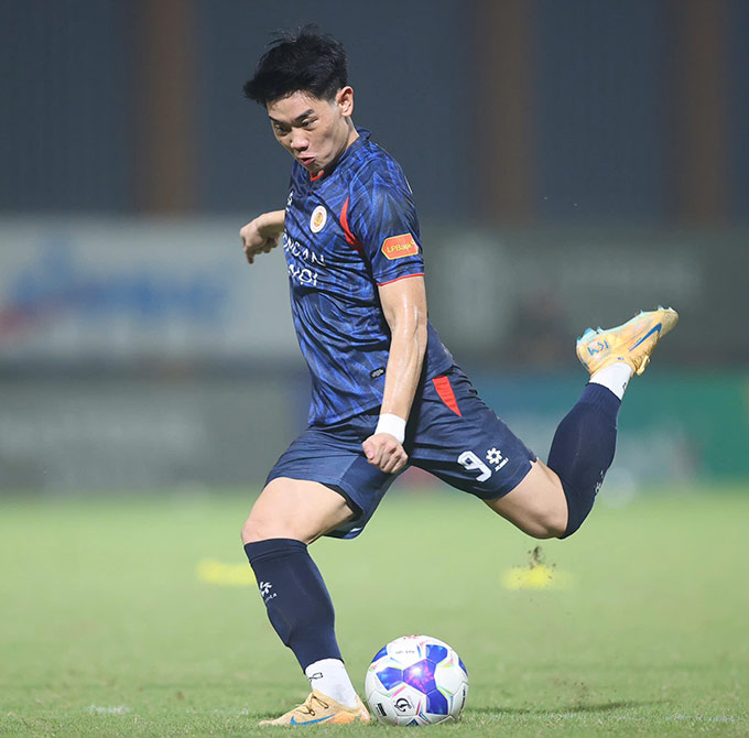 Đình Bắc từng nhiều lần vô duyên tại V.League trước khi 'thông nòng' - Ảnh: Phan Tùng 