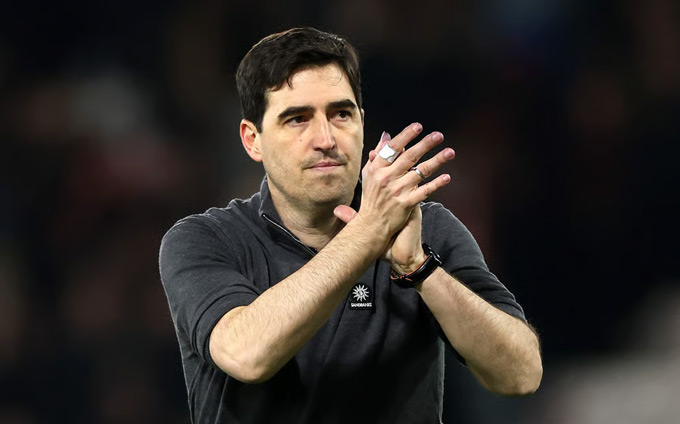 Andoni Iraola và hiệu ứng domino trên thị trường HLV