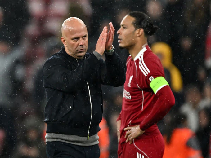 Trong tay Slot, Liverpool giờ chỉ là một đội bóng hạng xoàng