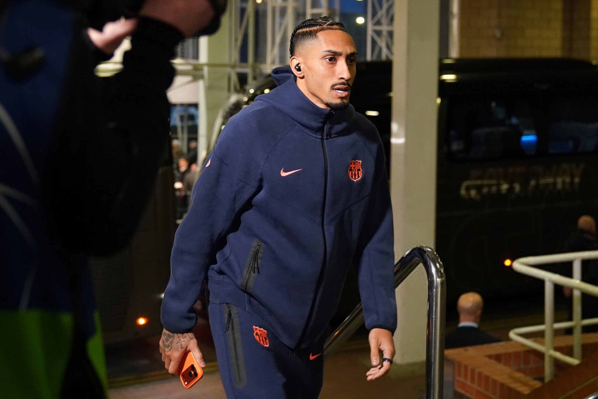 Raphinha không thể ra sân trước Atletico vì chấn thương - Ảnh: @FabrizioRomano