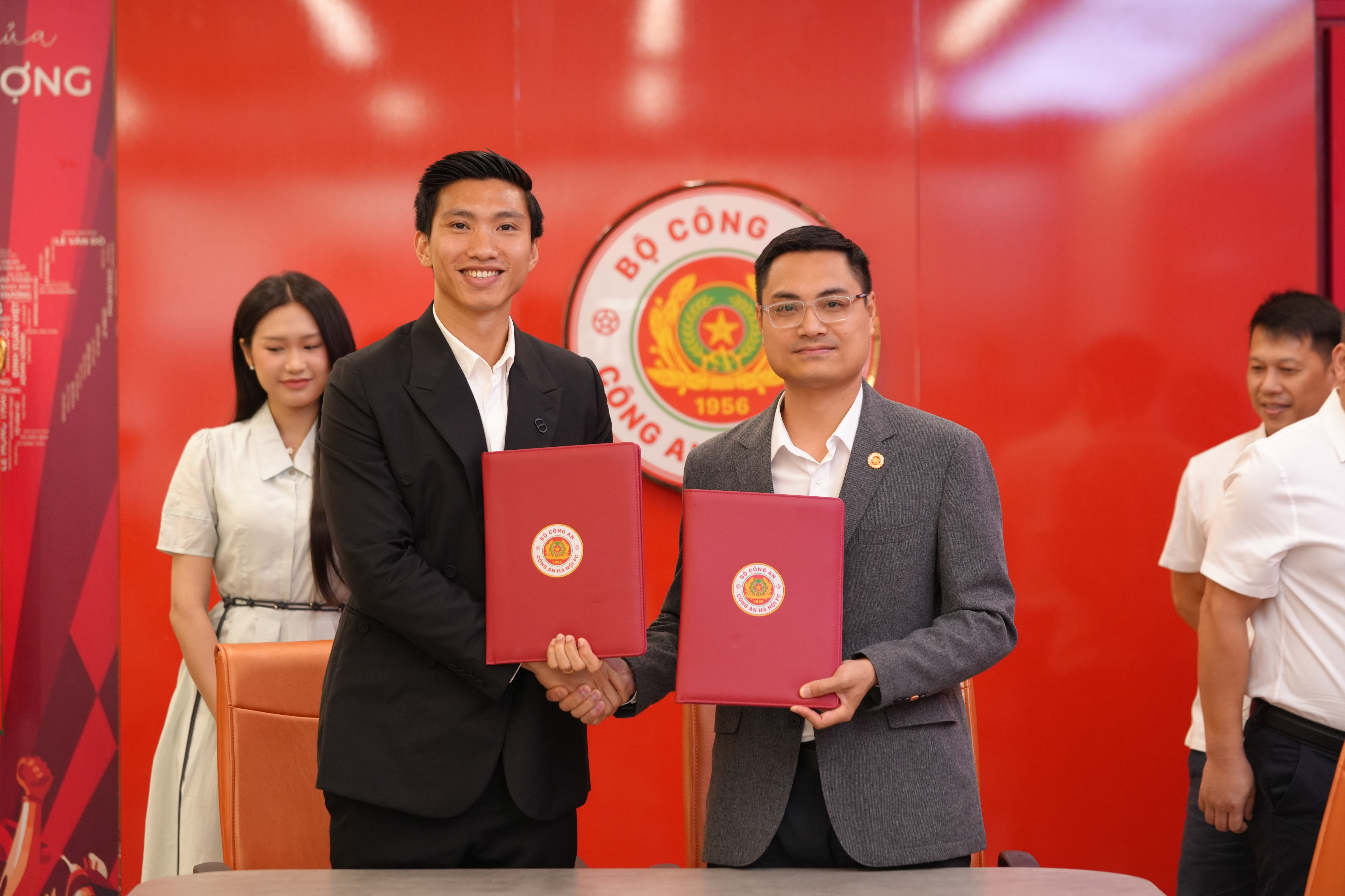 Đoàn Văn Hậu gia hạn hợp đồng với CAHN đến năm 2029.